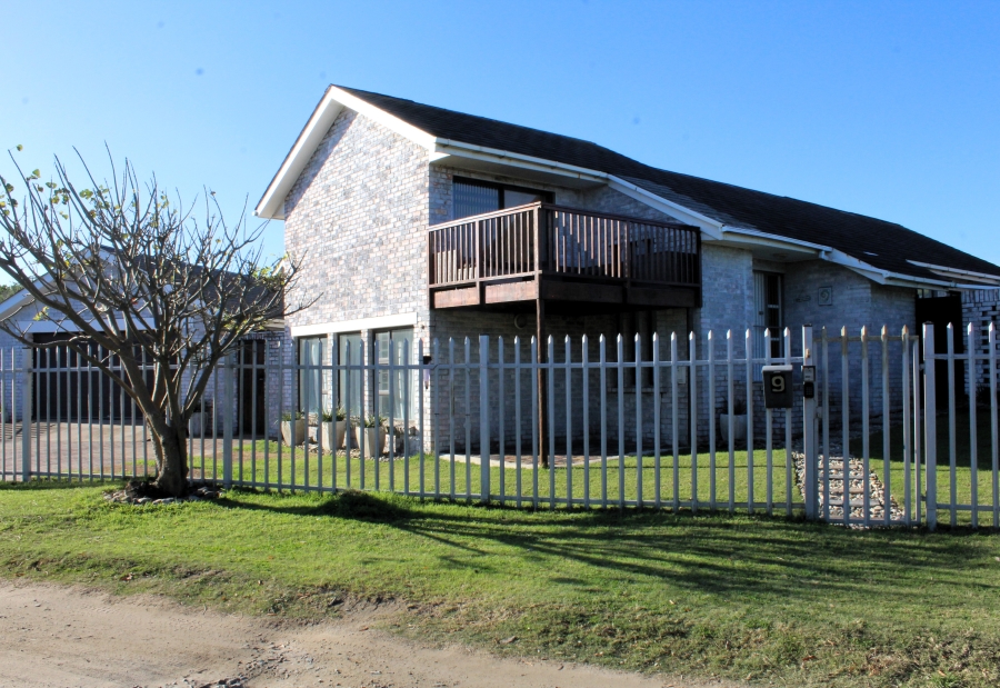 4 Bedroom Property for Sale in West Beach Eastern Cape